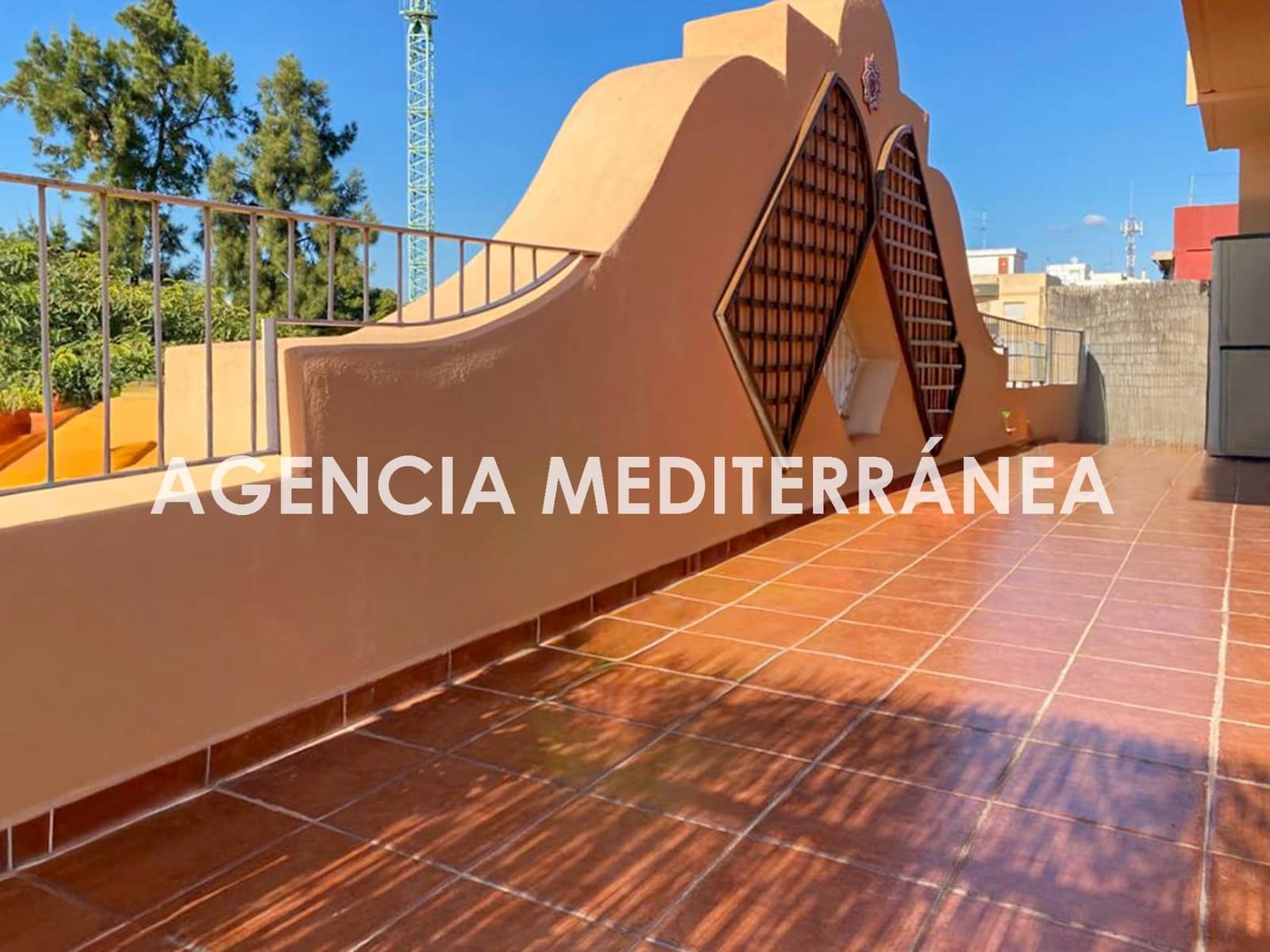 3 bedroom Penthouse for rent in Burjassot with garage - € 1,300 (Ref: 9990791)