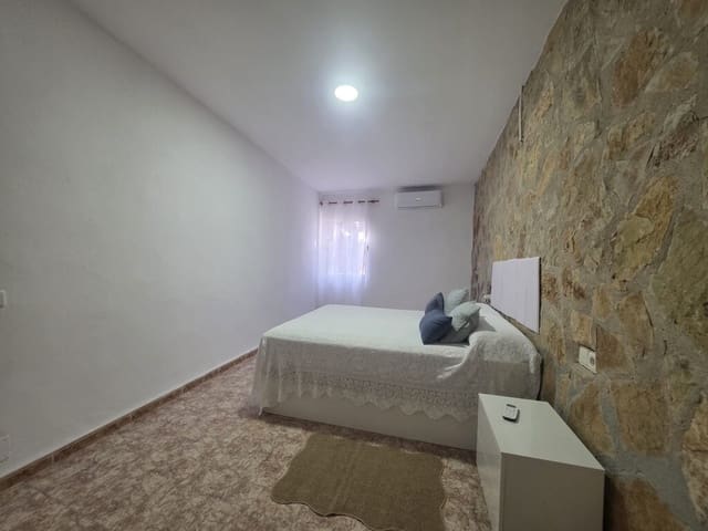 3 slaapkamer Halfvrijstaande villa te huur in Biniagual, Binissalem met garage - € 1.900 (Ref: 10063929)