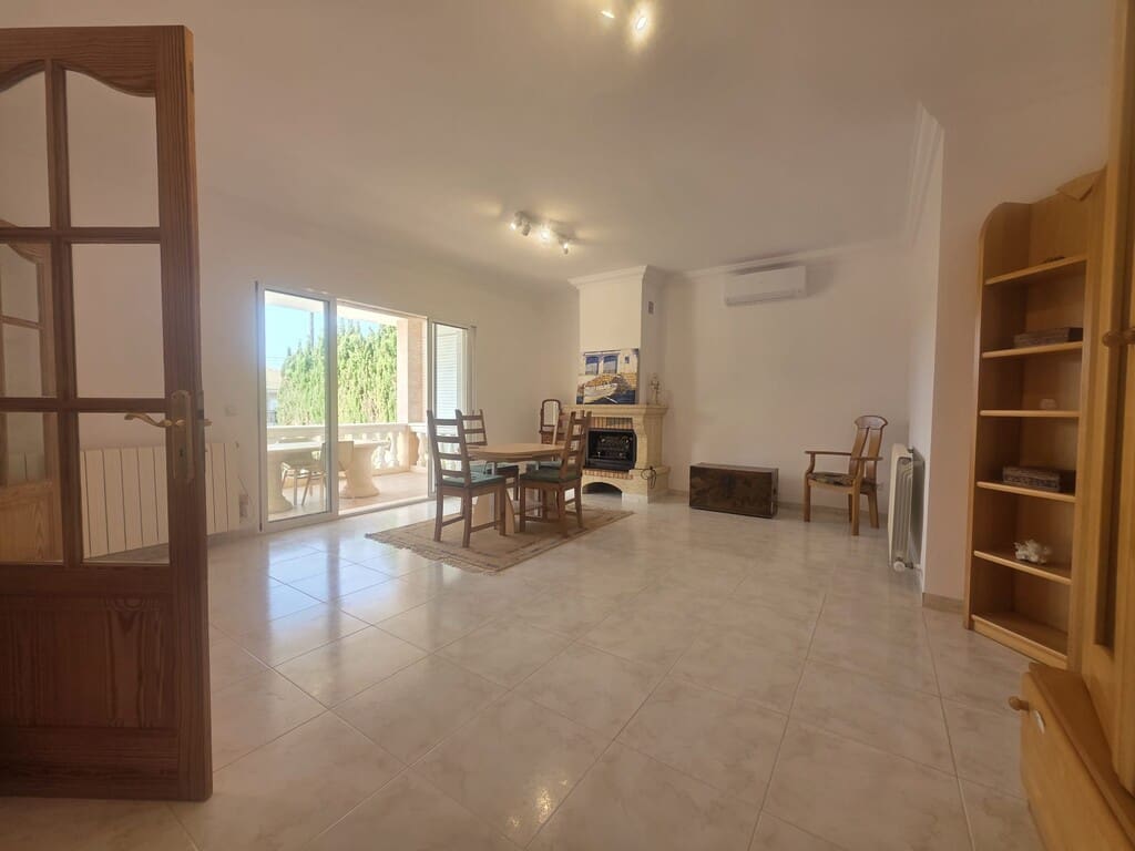 4 bedroom Villa for rent in Badia Gran with pool garage - € 3,000 (Ref: 10075451)