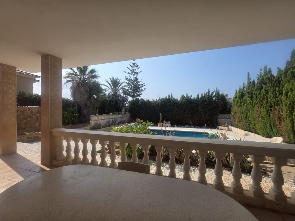 4 bedroom Villa for rent in Badia Gran with pool garage - € 3,000 (Ref: 10075451)