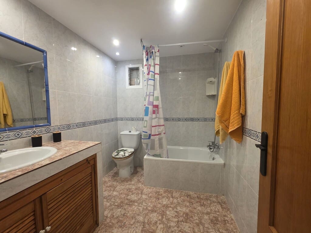 Villa/Maison Semi-Mitoyenne de 3 chambres à louer à Biniagual avec garage - 1 900 € (Ref: 10094337)