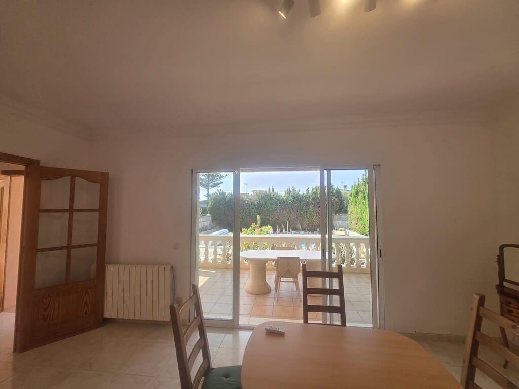 Villa/Maison de 4 chambres à louer à Badia Gran avec piscine garage - 3 000 € (Ref: 10115532)