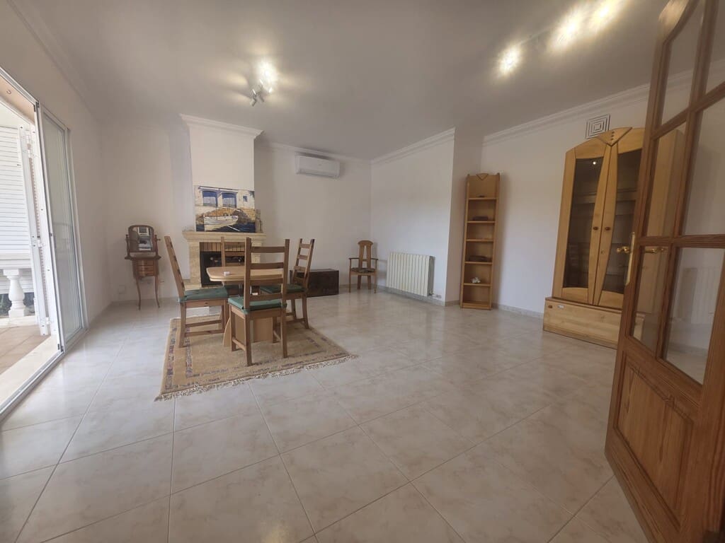 Villa/Maison de 4 chambres à louer à Badia Gran avec piscine garage - 3 000 € (Ref: 10115532)