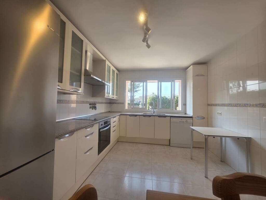 Villa/Maison de 4 chambres à louer à Badia Gran avec piscine garage - 3 000 € (Ref: 10115532)