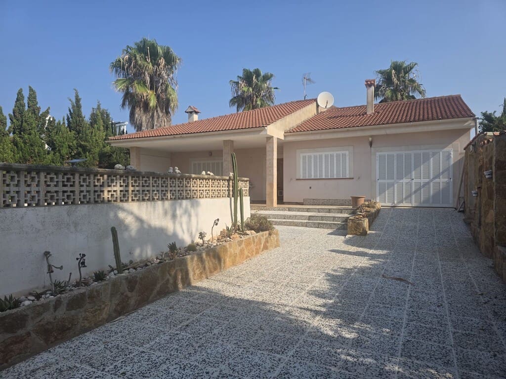 Villa/Maison de 4 chambres à louer à Badia Gran avec piscine garage - 3 000 € (Ref: 10115532)