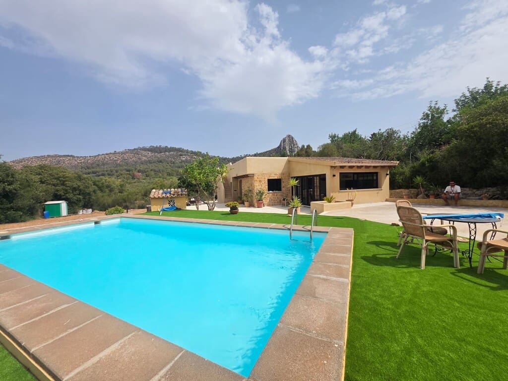 3 bedroom Finca/Country House for rent in Llucmajor with pool - € 3,250 (Ref: 9968451)