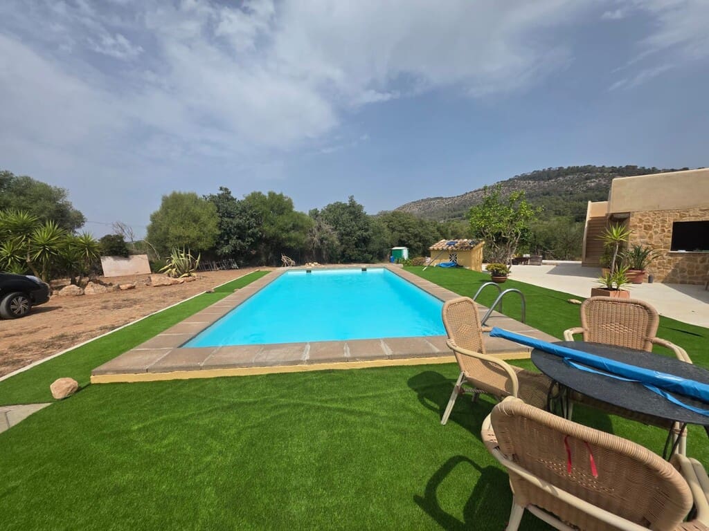 3 bedroom Finca/Country House for rent in Llucmajor with pool - € 3,250 (Ref: 9968451)