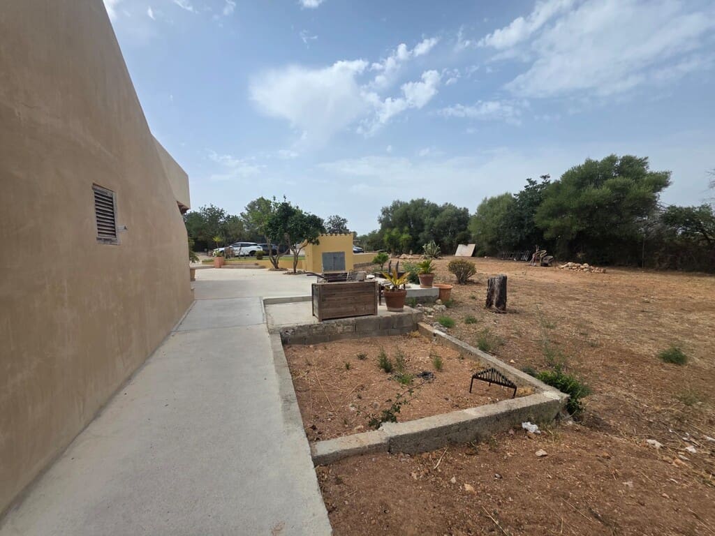 3 bedroom Finca/Country House for rent in Llucmajor with pool - € 3,250 (Ref: 9968451)