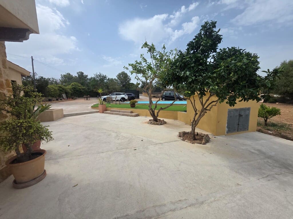 3 bedroom Finca/Country House for rent in Llucmajor with pool - € 3,250 (Ref: 9968451)