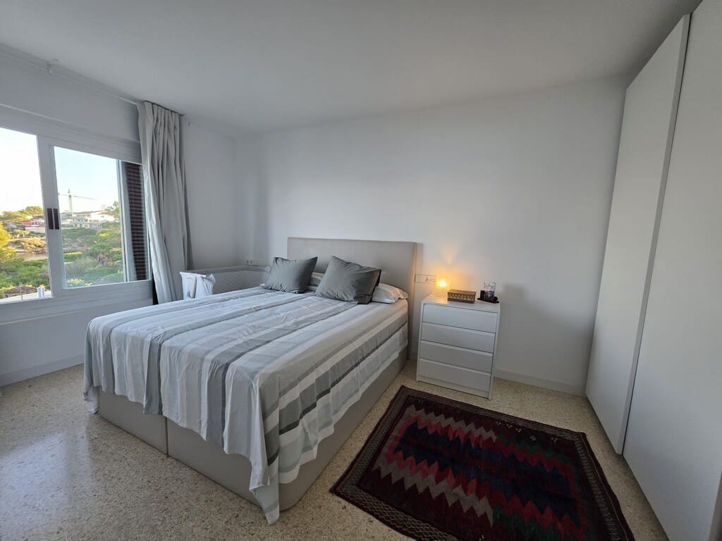 3 bedroom Flat for rent in Cala Blava with pool - € 1,800 (Ref: 9968457)
