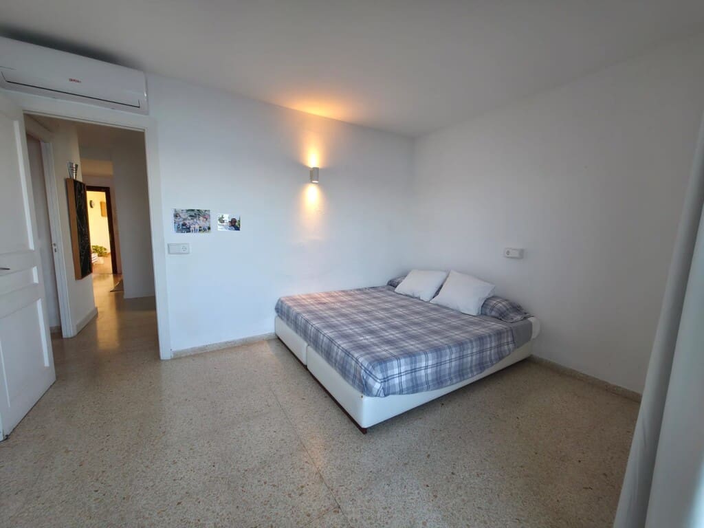 3 bedroom Flat for rent in Cala Blava with pool - € 1,800 (Ref: 9968457)