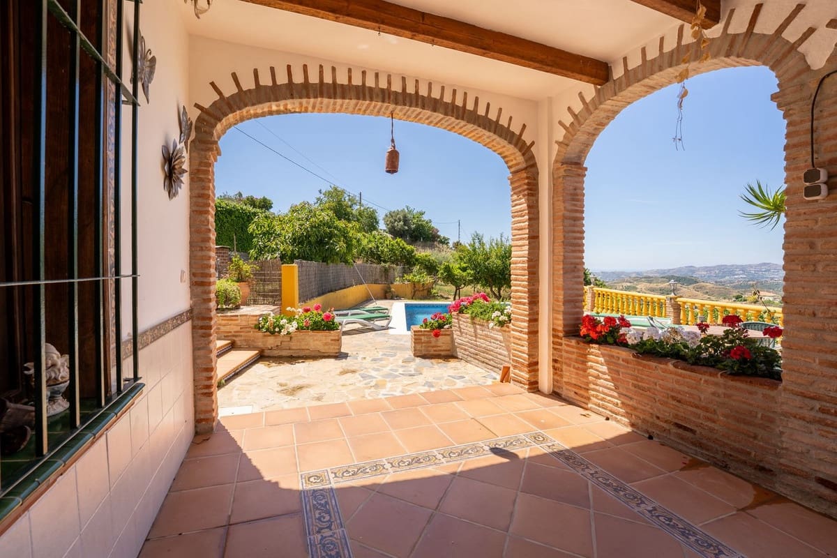 4 soveværelse Villa til salg i Mijas med swimmingpool garage - € 725.000 (Ref: 10112299)