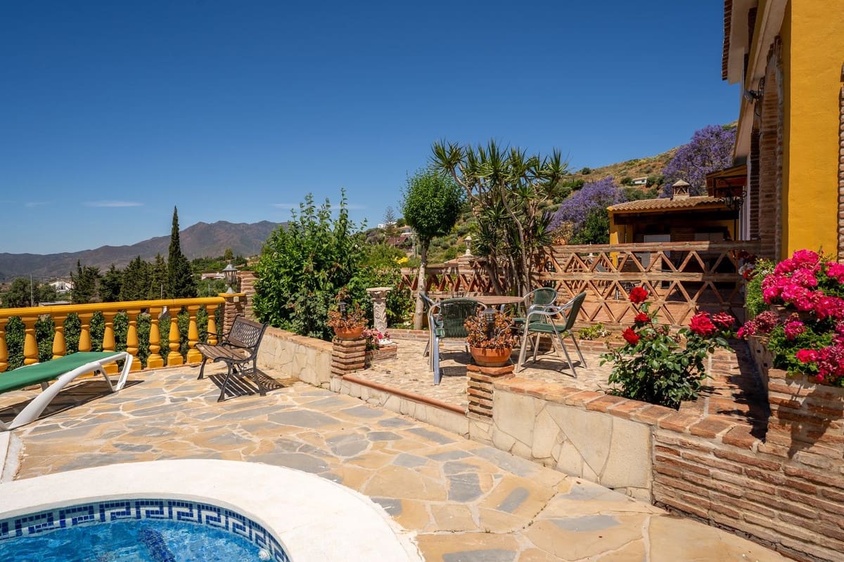 4 soveværelse Villa til salg i Mijas med swimmingpool garage - € 725.000 (Ref: 10112299)