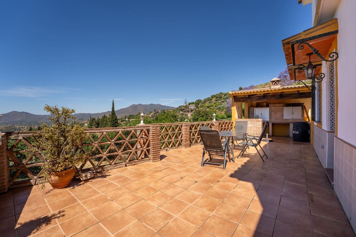 4 soveværelse Villa til salg i Mijas med swimmingpool garage - € 725.000 (Ref: 10112299)