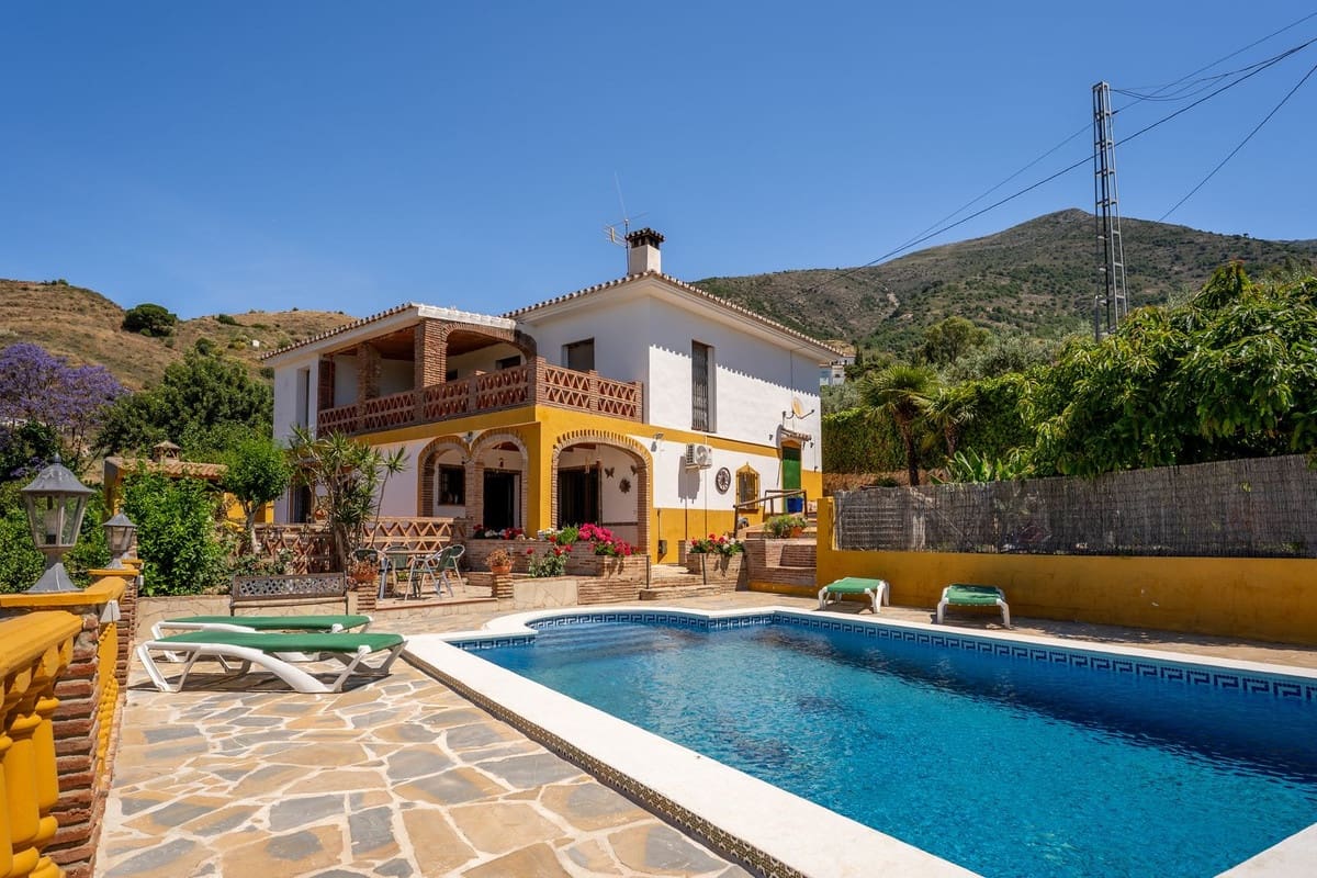 4 soveværelse Villa til salg i Mijas med swimmingpool garage - € 725.000 (Ref: 10112299)