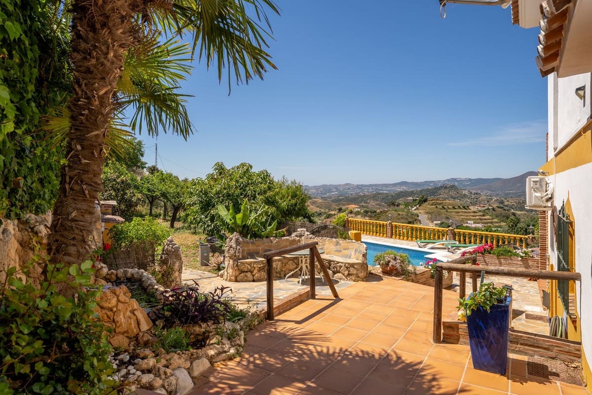 4 soveværelse Villa til salg i Mijas med swimmingpool garage - € 725.000 (Ref: 10112299)