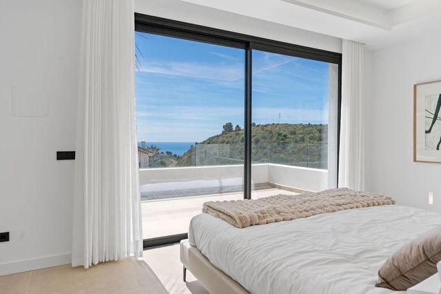 4 slaapkamer Villa te koop in El Higuerón, Fuengirola met zwembad garage - € 1.945.000 (Ref: 10112301)