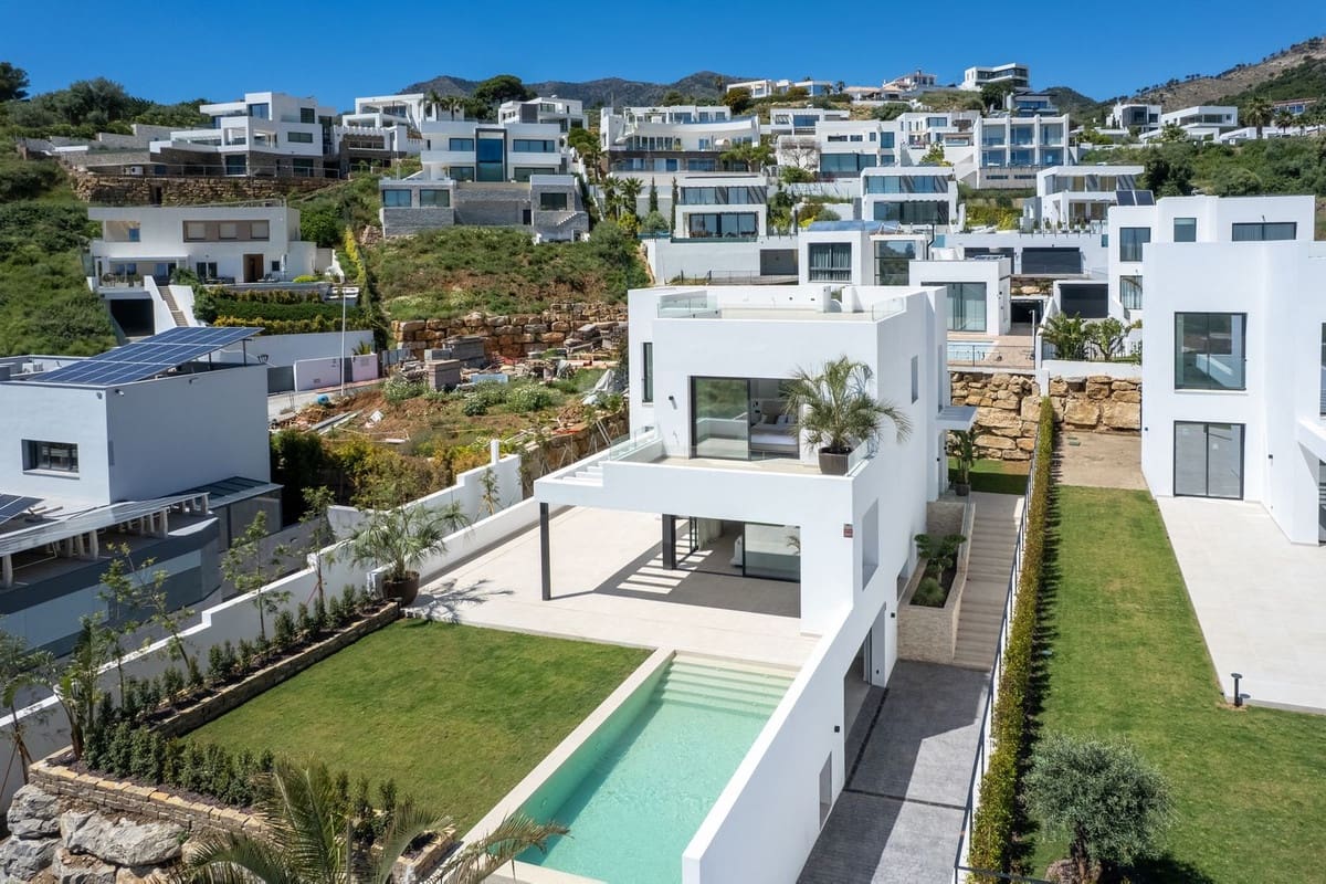 4 slaapkamer Villa te koop in Fuengirola met zwembad garage - € 1.945.000 (Ref: 10112301)