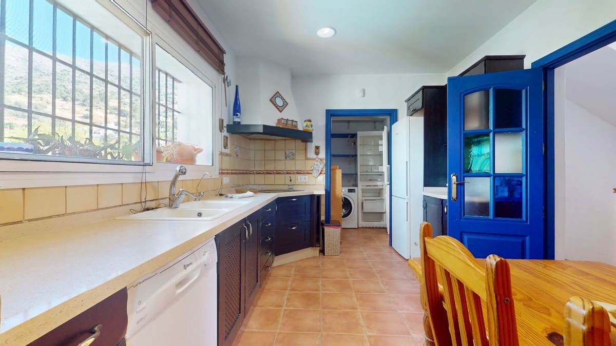 4 bedroom Villa for sale in Valtocado with pool garage - € 1,094,940 (Ref: 10112305)