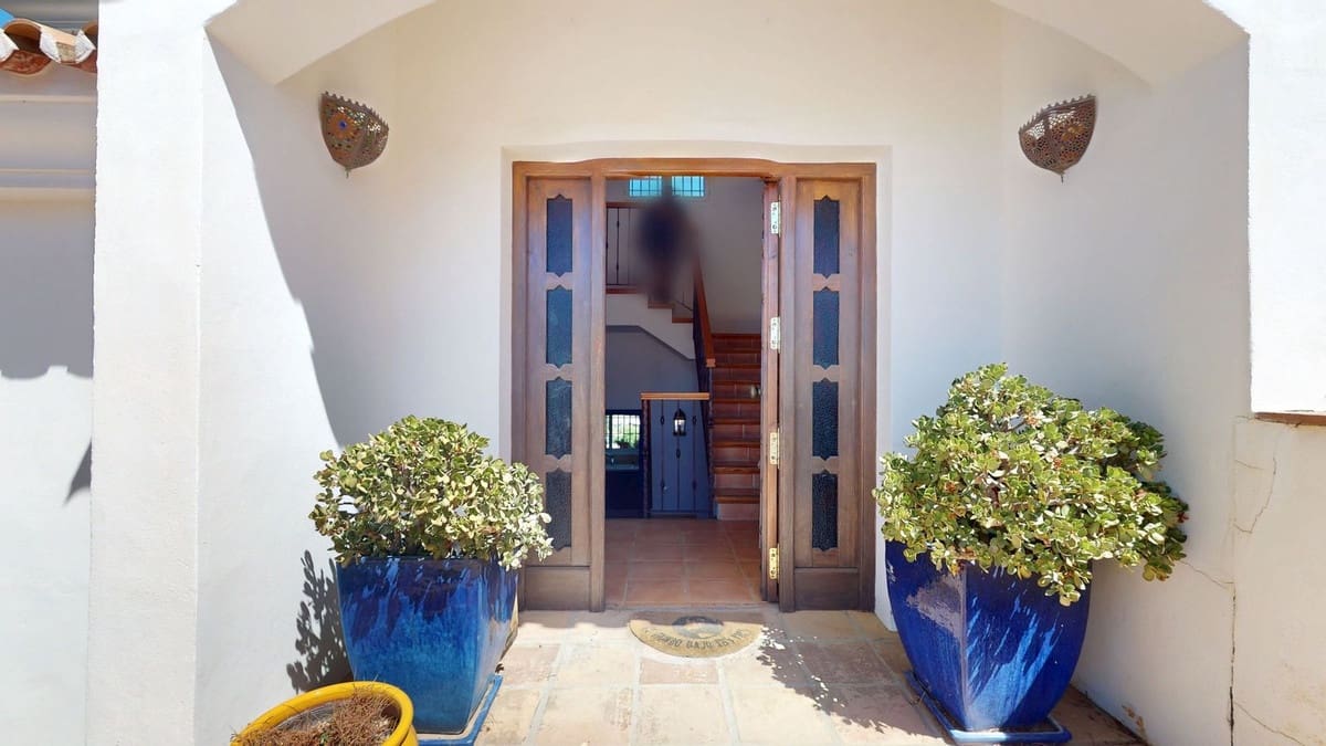 4 bedroom Villa for sale in Valtocado with pool garage - € 1,094,940 (Ref: 10112305)