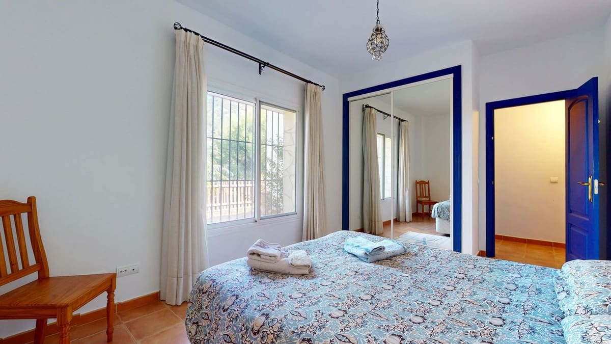 4 bedroom Villa for sale in Valtocado with pool garage - € 1,094,940 (Ref: 10112305)