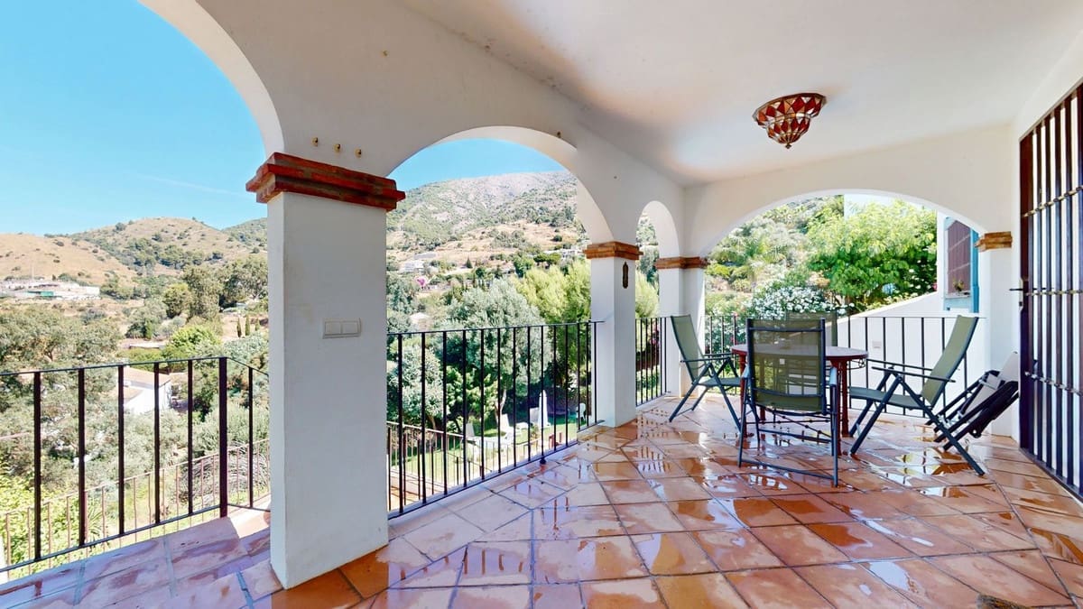 4 bedroom Villa for sale in Valtocado with pool garage - € 1,094,940 (Ref: 10112305)