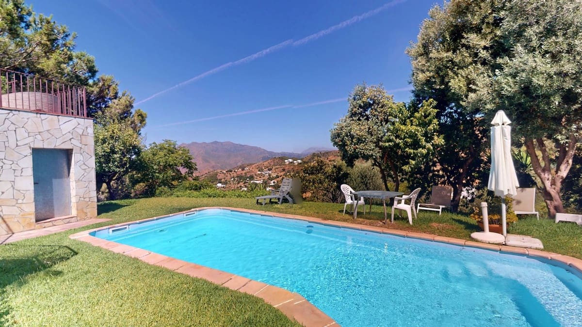 4 bedroom Villa for sale in Valtocado with pool garage - € 1,094,940 (Ref: 10112305)
