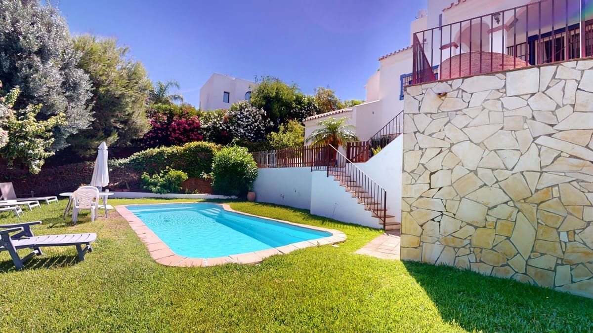 4 bedroom Villa for sale in Valtocado with pool garage - € 1,094,940 (Ref: 10112305)
