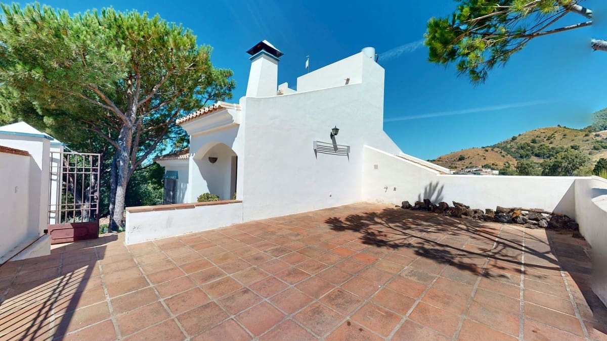 4 bedroom Villa for sale in Valtocado with pool garage - € 1,094,940 (Ref: 10112305)