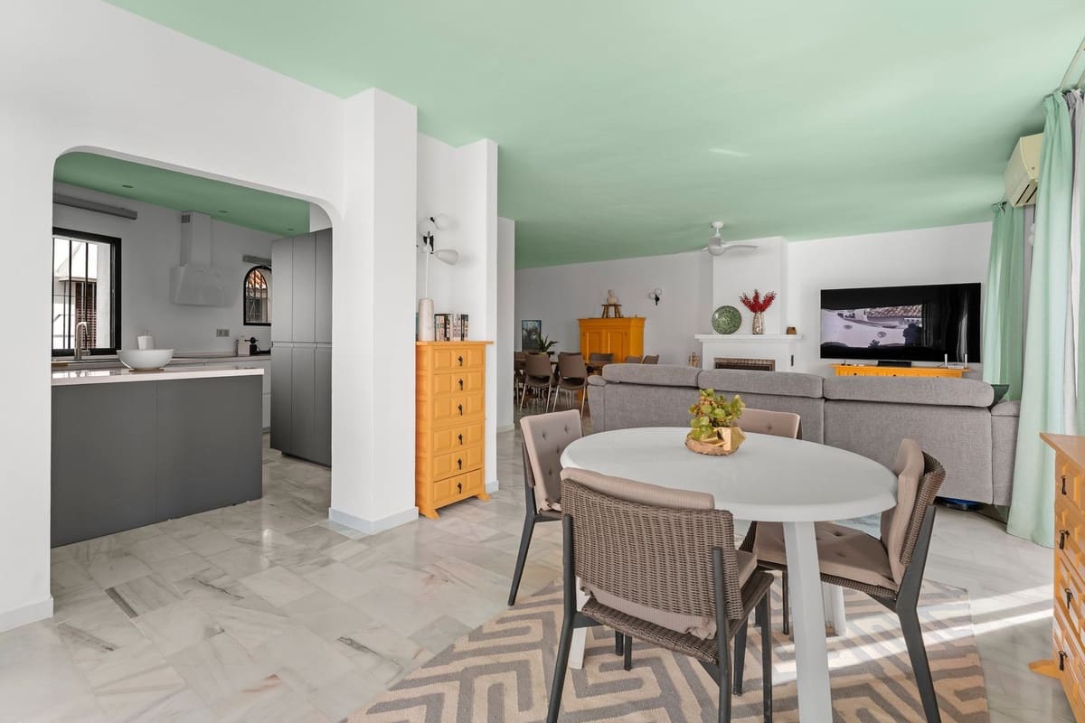 4 soveværelse Byhus til salg i Mijas med swimmingpool garage - € 875.000 (Ref: 10112307)