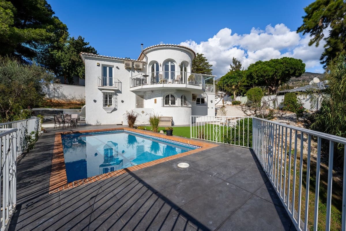 3 soveværelse Villa til salg i Mijas med swimmingpool garage - € 825.000 (Ref: 10112308)