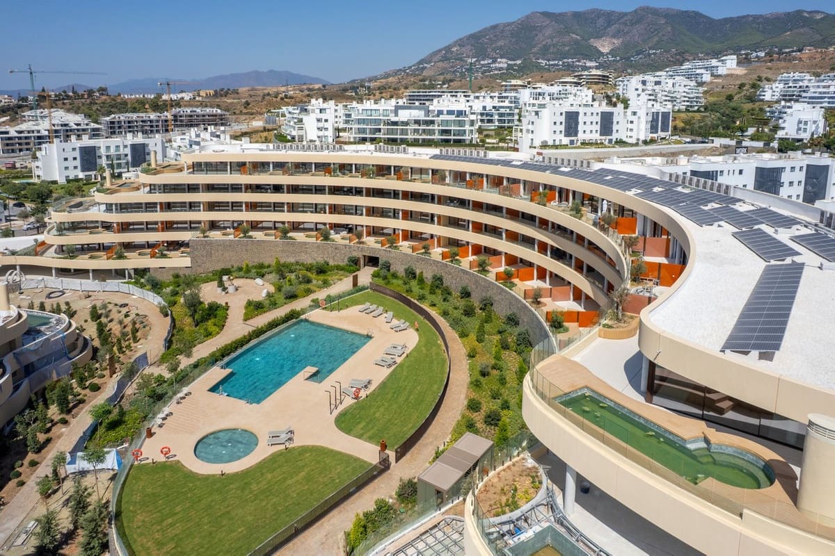 Apartamento de 2 habitaciones en Fuengirola en venta con piscina garaje - 660.000 € (Ref: 10112312)
