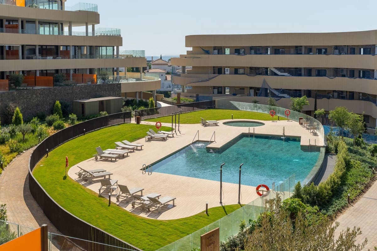 2 soverom Leilighet til salgs i Fuengirola med svømmebasseng garasje - € 640 000 (Ref: 10112313)