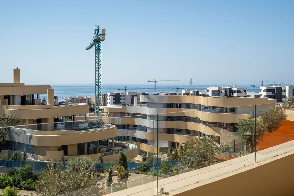 2 soverom Leilighet til salgs i Fuengirola med svømmebasseng garasje - € 640 000 (Ref: 10112313)