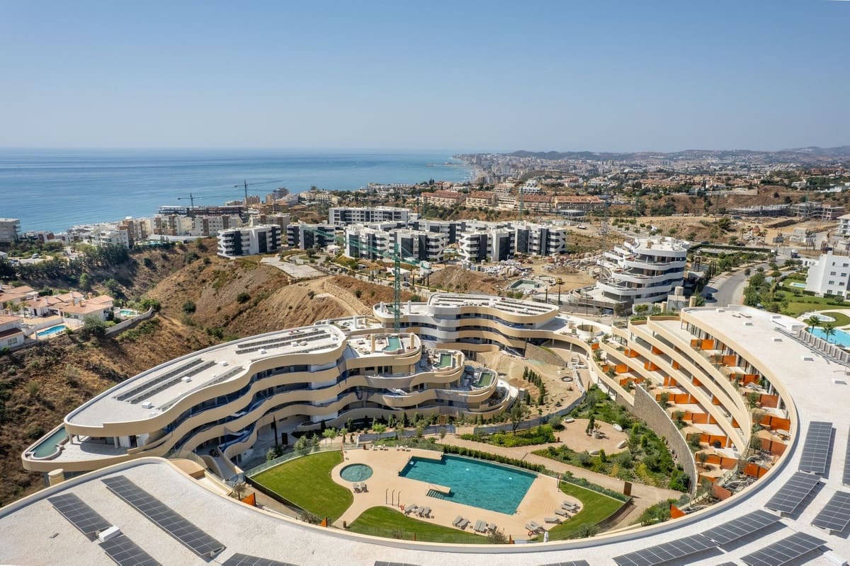 2 soverom Leilighet til salgs i Fuengirola med svømmebasseng garasje - € 640 000 (Ref: 10112313)