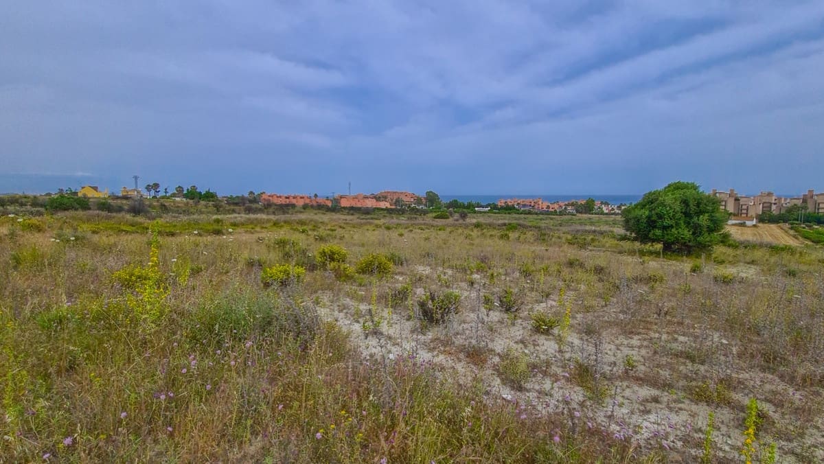 Ubebygd land til salgs i Estepona - € 2 600 000 (Ref: 7495815)