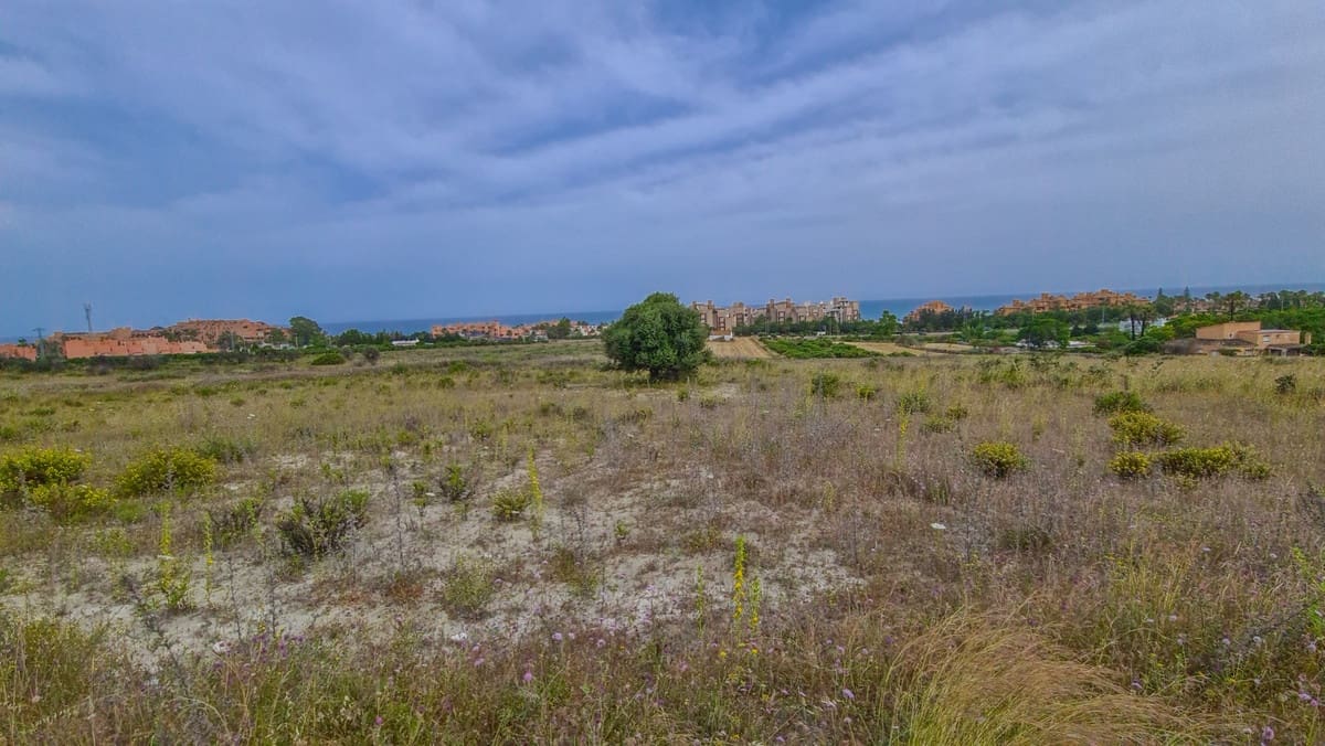 Ubebygd land til salgs i Estepona - € 2 600 000 (Ref: 7495815)