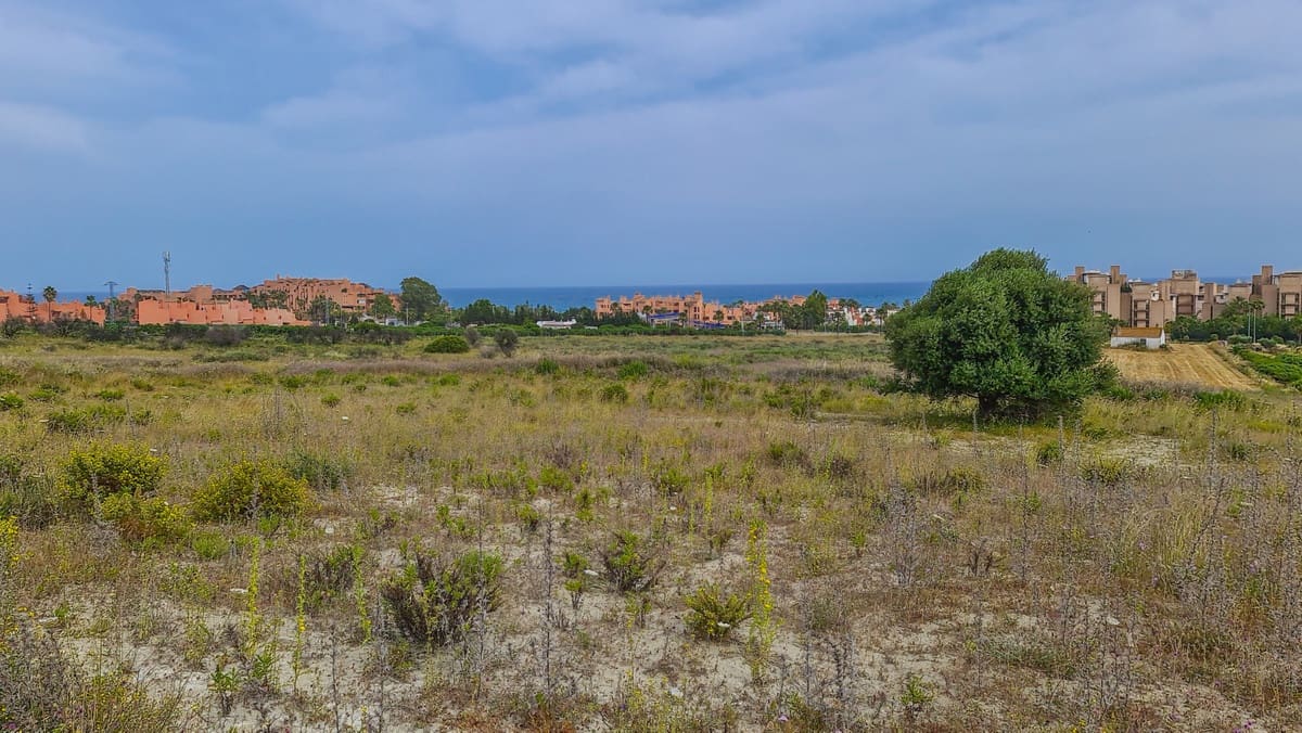 Ubebygd land til salgs i Estepona - € 2 600 000 (Ref: 7495815)