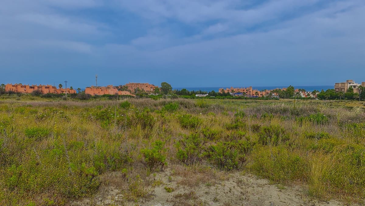 Ubebygd land til salgs i Estepona - € 2 600 000 (Ref: 7495815)