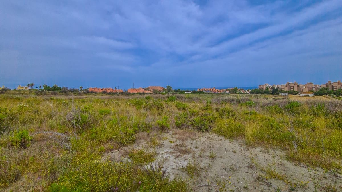 Ubebygd land til salgs i Estepona - € 2 600 000 (Ref: 7495815)