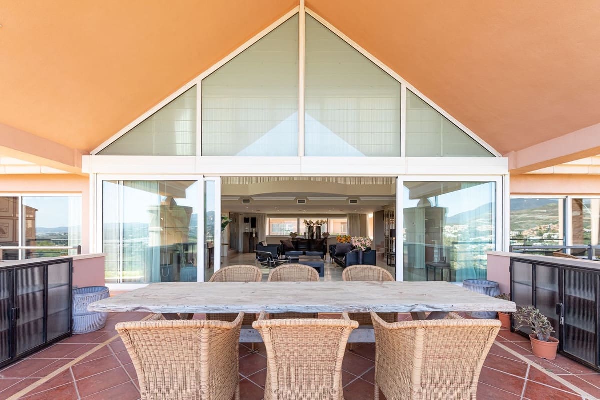 5 bedroom Penthouse for sale in Nueva Andalucia with pool - € 3,700,000 (Ref: 7536652)