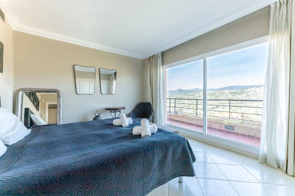 5 bedroom Penthouse for sale in Nueva Andalucia with pool - € 3,700,000 (Ref: 7536652)