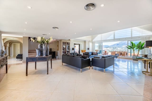 5 sypialnia Penthouse na sprzedaż w Nueva Andalucia, Marbella z basenem - 3 600 000 € (Ref: 7536652)