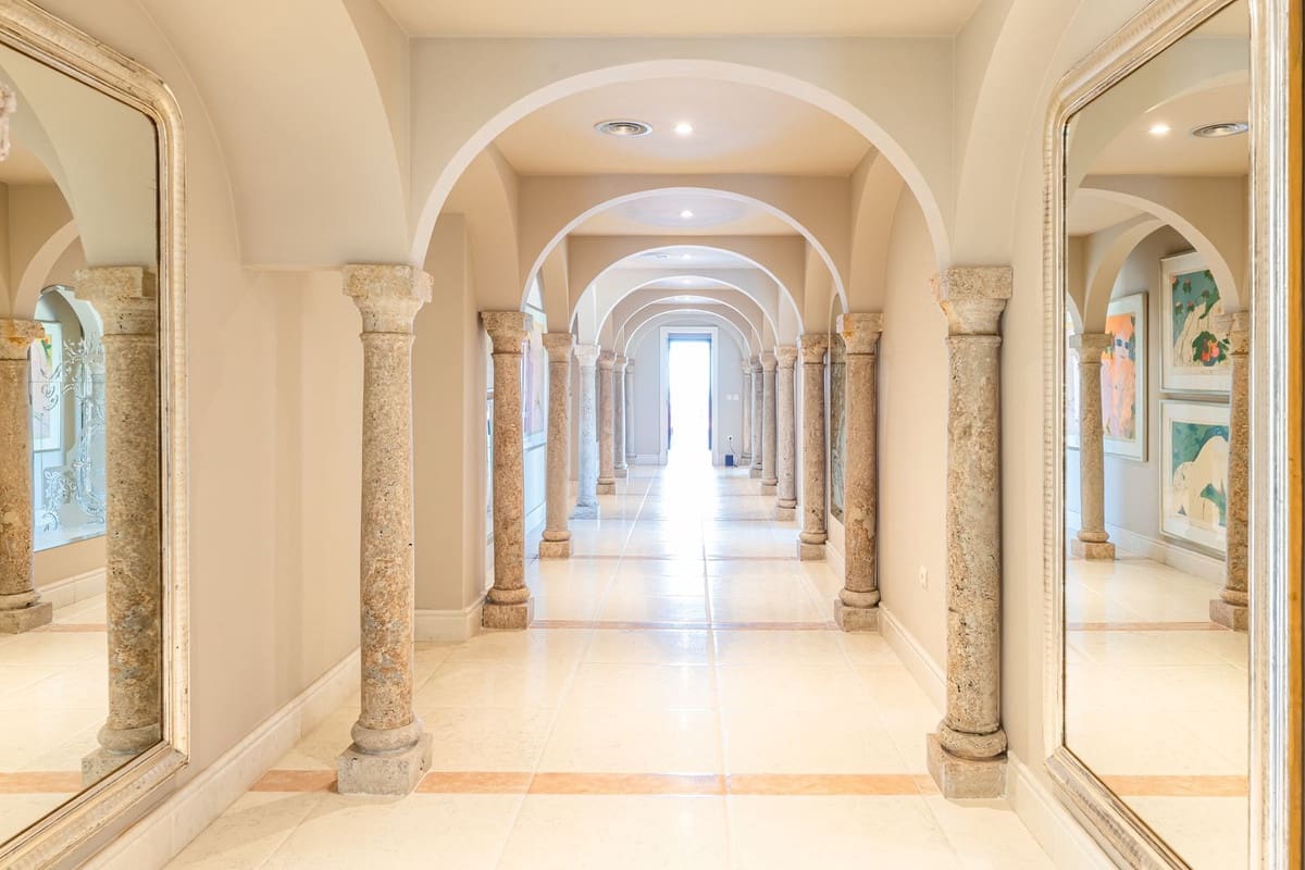 5 bedroom Penthouse for sale in Nueva Andalucia with pool - € 3,700,000 (Ref: 7536652)