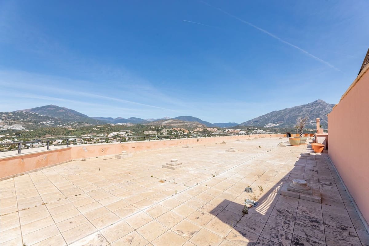 5 bedroom Penthouse for sale in Nueva Andalucia with pool - € 3,700,000 (Ref: 7536652)