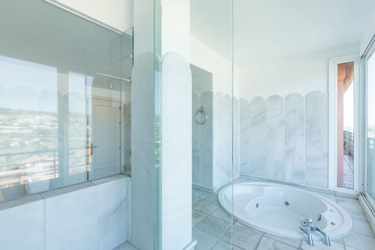 5 bedroom Penthouse for sale in Nueva Andalucia with pool - € 3,700,000 (Ref: 7536652)