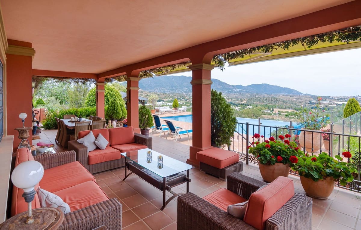 Chalet de 5 habitaciones en La Cala de Mijas en venta con piscina - 2.750.000 € (Ref: 7665307)