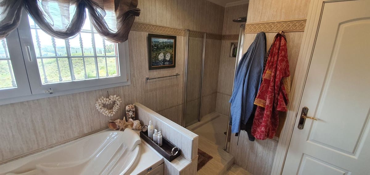 Chalet de 5 habitaciones en La Cala de Mijas en venta con piscina - 2.750.000 € (Ref: 7665307)