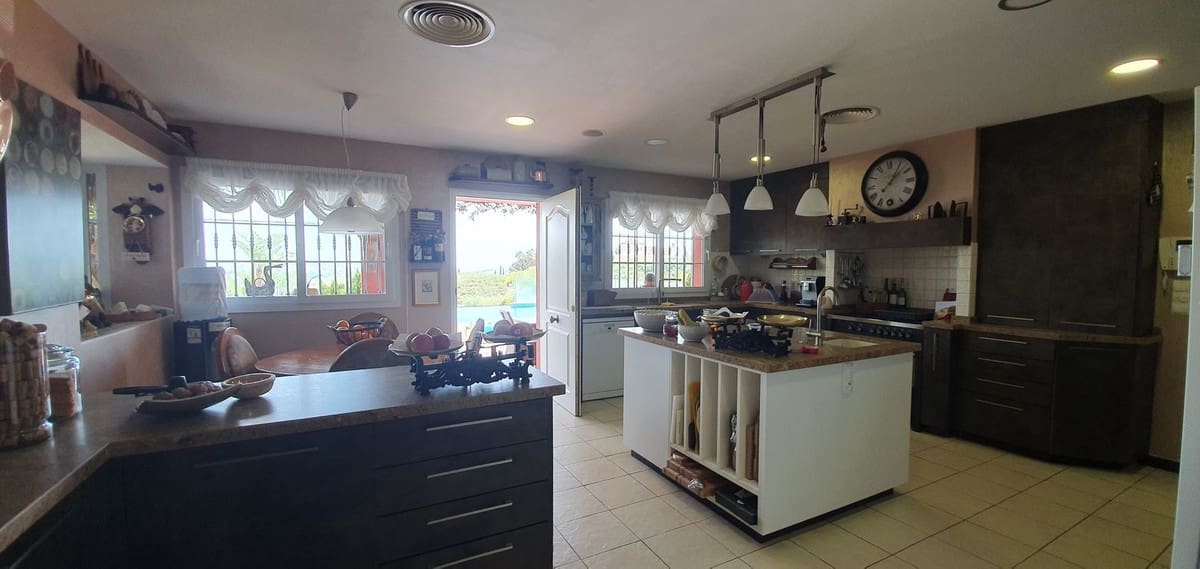 Chalet de 5 habitaciones en La Cala de Mijas en venta con piscina - 2.750.000 € (Ref: 7665307)