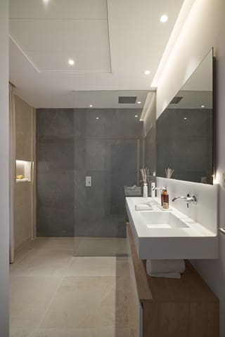 2 bedroom Apartment for sale in Golden Mile, Marbella with pool - € 1,495,000 (Ref: 7749297)